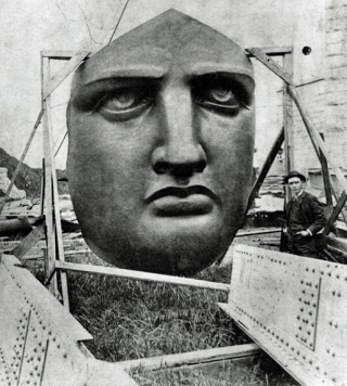Illustration for article titled Viaje al pasado: fotos de lugares icónicos durante su construcción